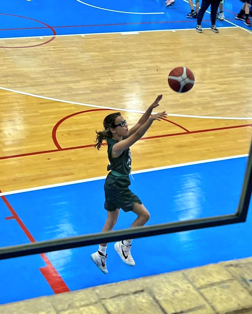 ADasuncion's tweet photo. Gran fin de semana ha disfrutado nuestra premini 🏀 Paula Escudero compitiendo con la selección malagueña en la Fiesta PreminiBasket de @FAB_Andaluza 🥳
#FiestaPremini
➕⛵⭐ https://t.co/oyQ29kqeC0