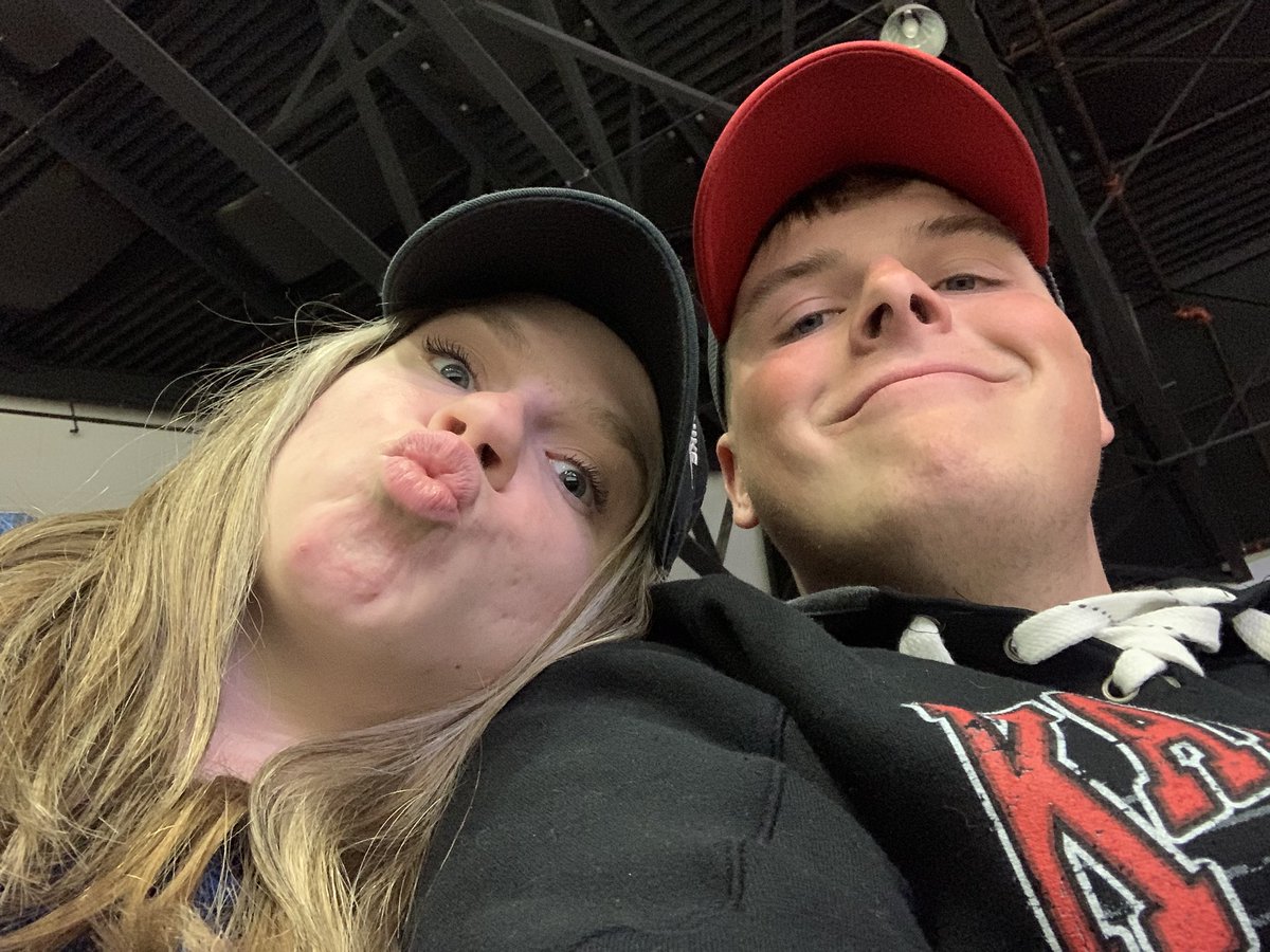 _justcallmekj's tweet photo. c’mon guys, we’re cute #KWingsPhoto https://t.co/rBzMTqGe20