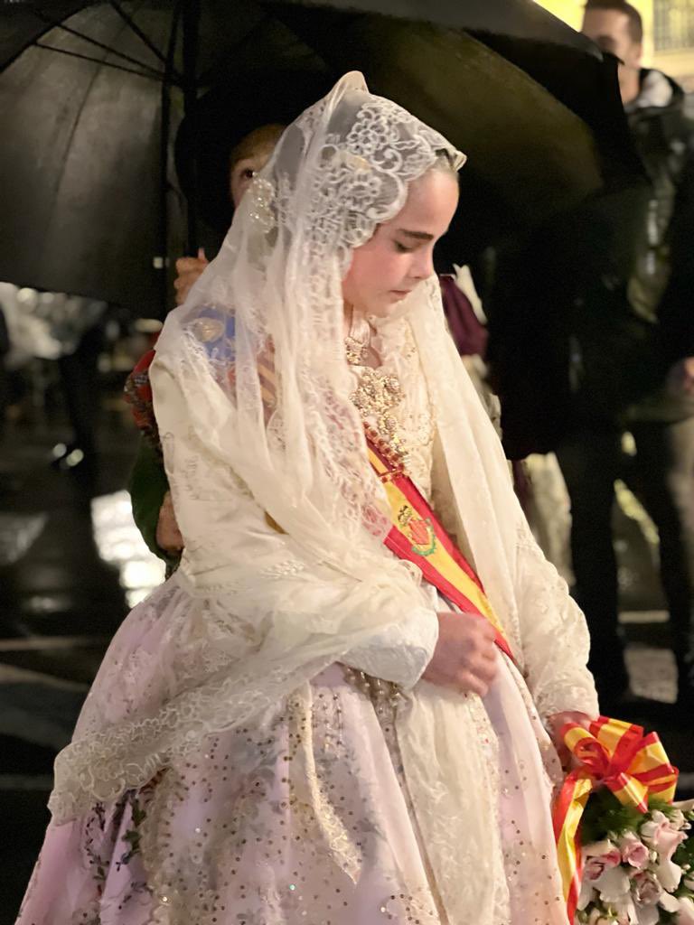 FallaAlameda1's tweet photo. Ofrenda a la Virgen de los Desamparados #tornarasentir_nos #Falles22 #falladelesarts #alameda #ofrenda22 #fallaalameda https://t.co/S5aA37q5SS