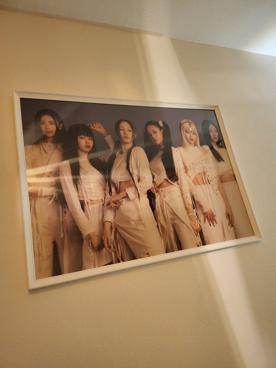 homebodymel's tweet photo. Happy 3rd Anniversary to my QUEENS ๐๐
This is for FOREVER ๐
#EVERGLOW #์๋ฒ๊ธ๋ก์ฐ #3SpringsWithEVERGLOW #3YearsWithEVERGLOW
@EVERGLOW_twt https://t.co/9LcwiYjWxn