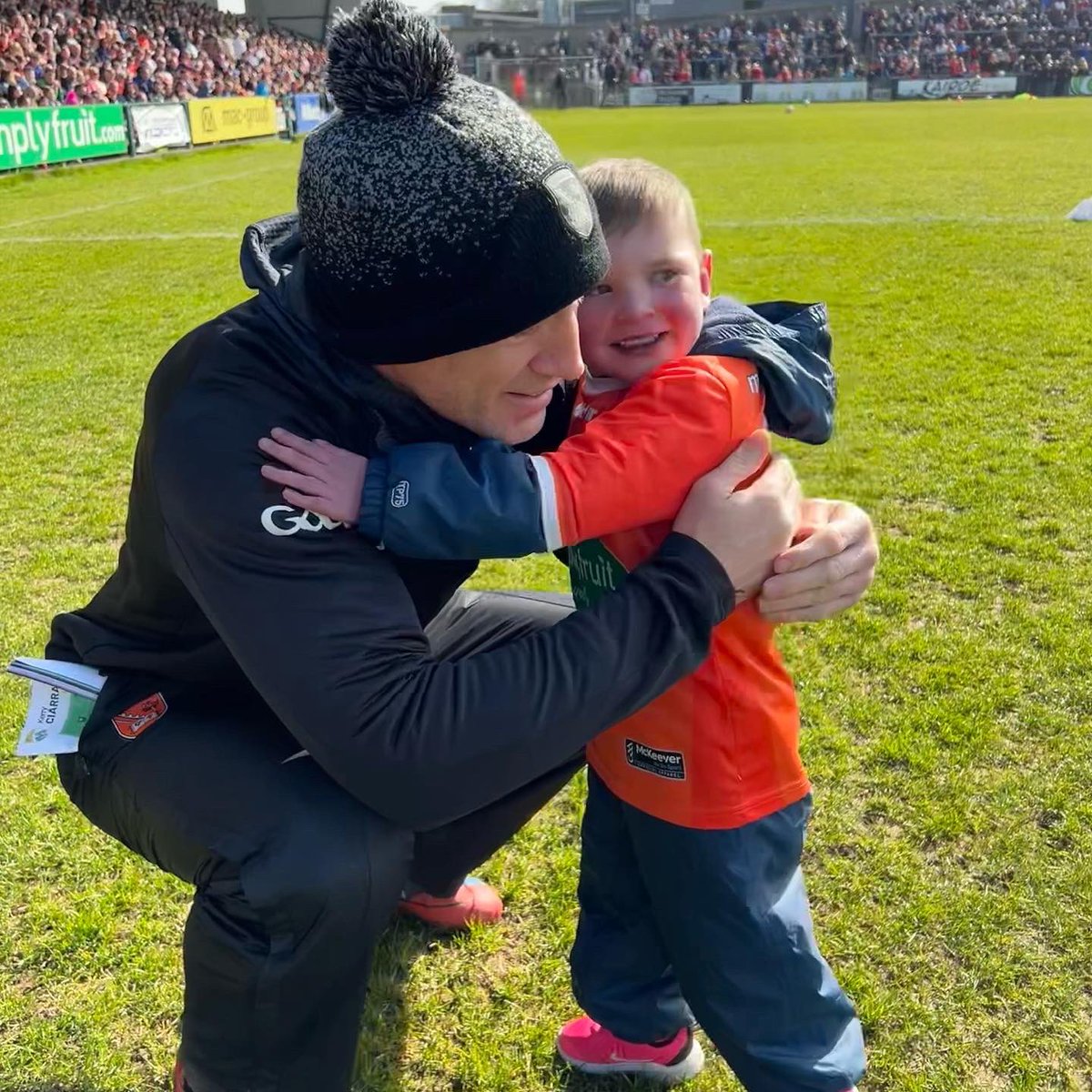 Donate4Daithi's tweet photo. Dáithí and his big mate, Geezer. 

We’re so grateful to @Armagh_GAA for the invite to today’s big game against @Kerry_Official &amp; for again highlighting the importance of #OrganDonation; &amp; congratulating us on the passing of Dáithí’s Law. 

#YesIDonate #IsDeontóirMé 

#DÁITHÍSLAW https://t.co/shlUD2bLyB