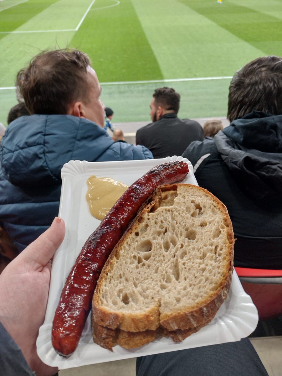 MandyLongthumb's tweet photo. @FootyScran Spicy Sausage and Mustard, 75K (@slavia_eng) https://t.co/3vUpts0SRL