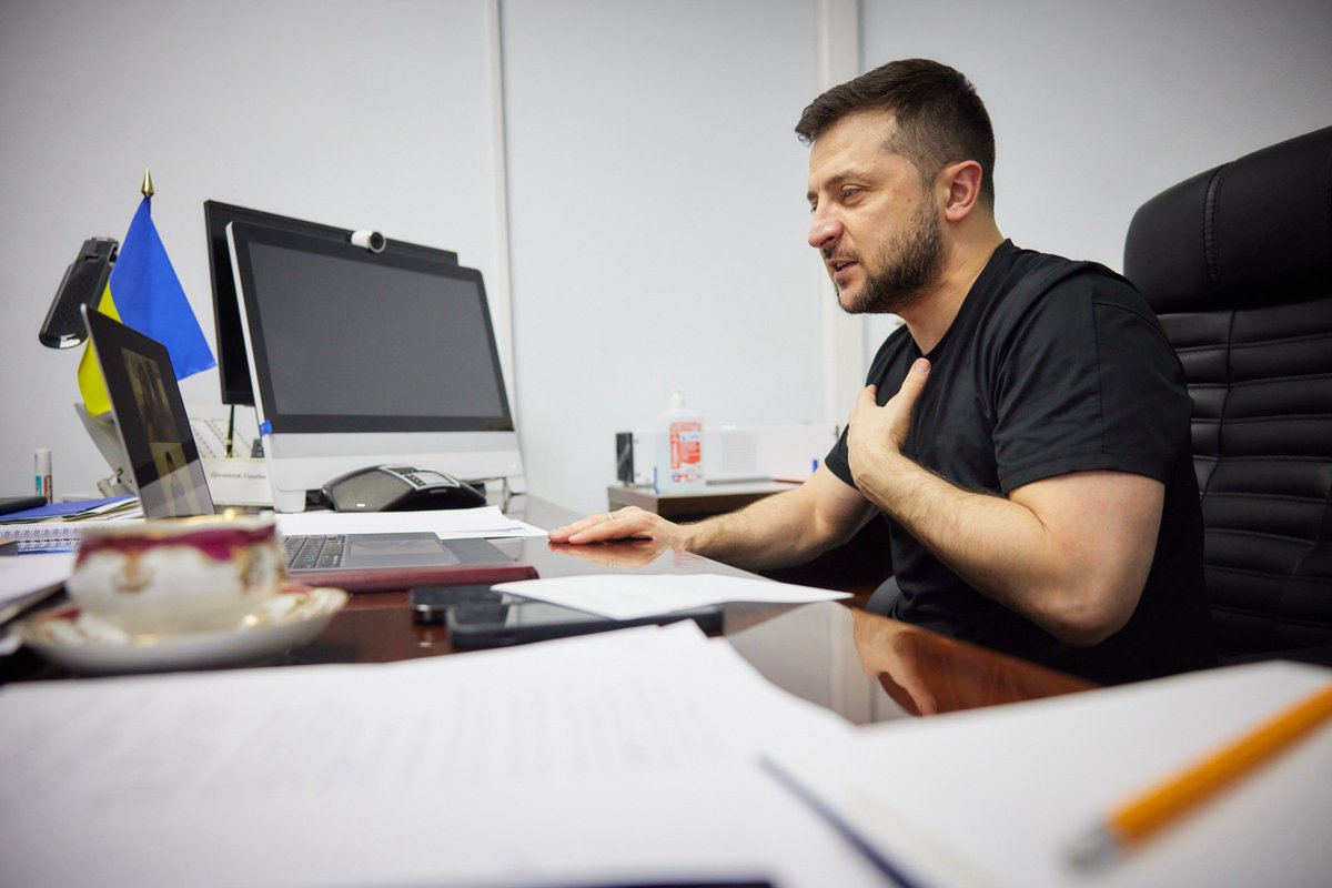 ZelenskyyUa's tweet photo. Ештон Кутчер @aplusk і Міла Куніс одними з перших відгукнулися на наше горе. Вони вже зібрали $35 млн і спрямовують їх @flexport і @Airbnb для допомоги біженцям з 🇺🇦. Особисто подякував їм за підтримку. Вражений їхньою рішучістю. Вони надихають світ. #StandWithUkraine https://t.co/Z8KnOFtPtn