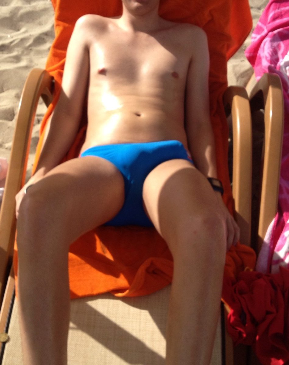 Icgns3's tweet photo. Is your summerbody ready again @mmacff ??  Time to start werking out again #throwback https://t.co/5tQKFCQJbT
