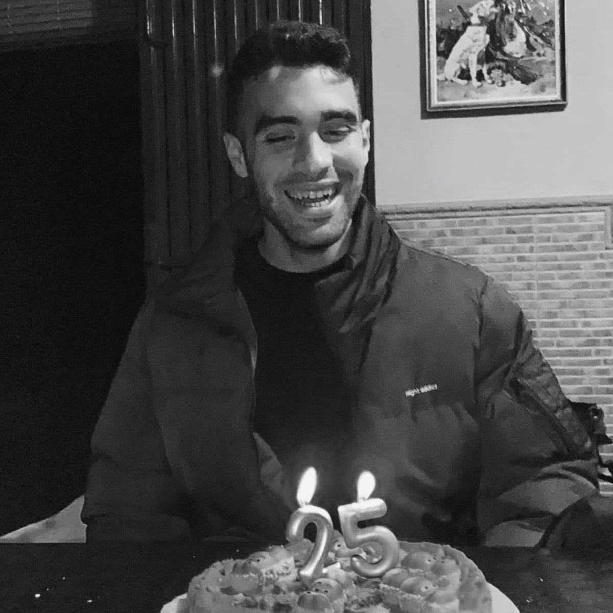 ana_alonso15's tweet photo. 15 anyets teníem quan decidirem compartir les nostres vides. 

Hui fas 25 i no puc estar més orgullosa de tú, de tot el que hem construït junts. 🖤 https://t.co/WtSe05oA7C