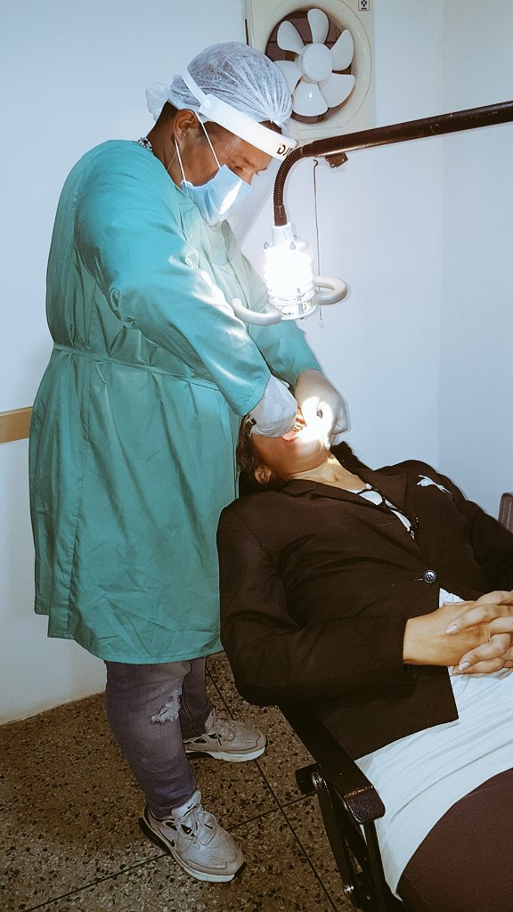 Reparar la sonrisa de un paciente es nuestra forma de sentirnos realizadas ''Feliz día mundial de la salud bucal'' <a href="/Cubacooperabol2/">Brigada Médica 🇨🇺 Bolívar🇻🇪</a> <a href="/cubacooperaven/">Brigada Médica Cubana en Venezuela</a> @IlinoCd <a href="/Aliuska56491297/">#PrincesaGuerrera</a> <a href="/SanchezDiovanis/">Diovanis Sanchez Rodriguez</a> <a href="/DonaisDebrosse/">Donais Debrosse</a> <a href="/Daylis64771301/">Daylis</a> <a href="/Yaimara68847784/">Yaimara</a>