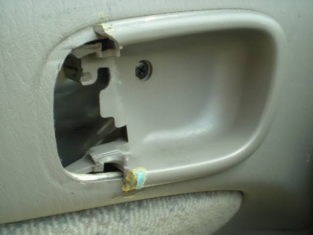 saintbrighto's tweet photo. When entering uber or bolt, please check to see if the locks are removed from the inside, it's it's device used by kidnappers so that passengers can't get out..save a life now!!! https://t.co/M9A2Jx5XGC