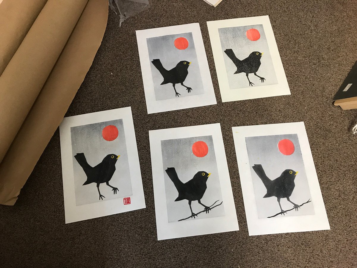 Tillyprint's tweet photo. Blackbird woodblock print #handmadehour #printmaking https://t.co/2LAxAxCkJu