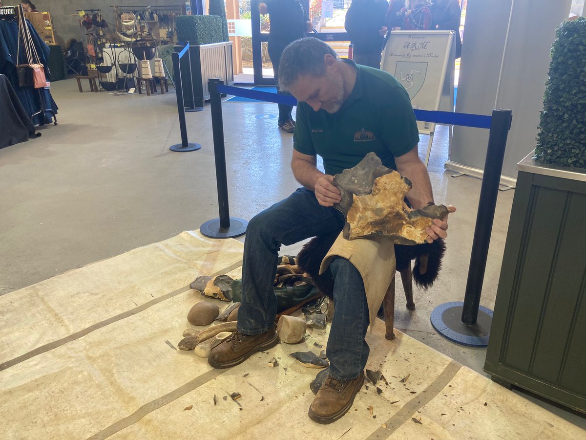 I had a very enjoyable day at my first Artisan and Reenactors Market yesterday with Berrycroft Hubs Sally-Ann Spence. I was knapping all day, but also advertising forthcoming flintknapping courses at Berrycroft Hub.
For more information please visit berrycrofthub.com/store/c1/Featu…