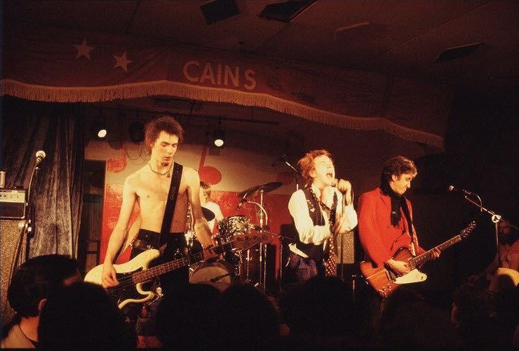 EmbosDoc's tweet photo. January 12, 1978: the night that punk invaded the Great Plains. A few disturbed fans from Wichita were there.
#embosdoc #theembarrassment #postpunk #thesexpistols #cainsballroom #anarchyinthegreatplains https://t.co/G5hIhxiXCx