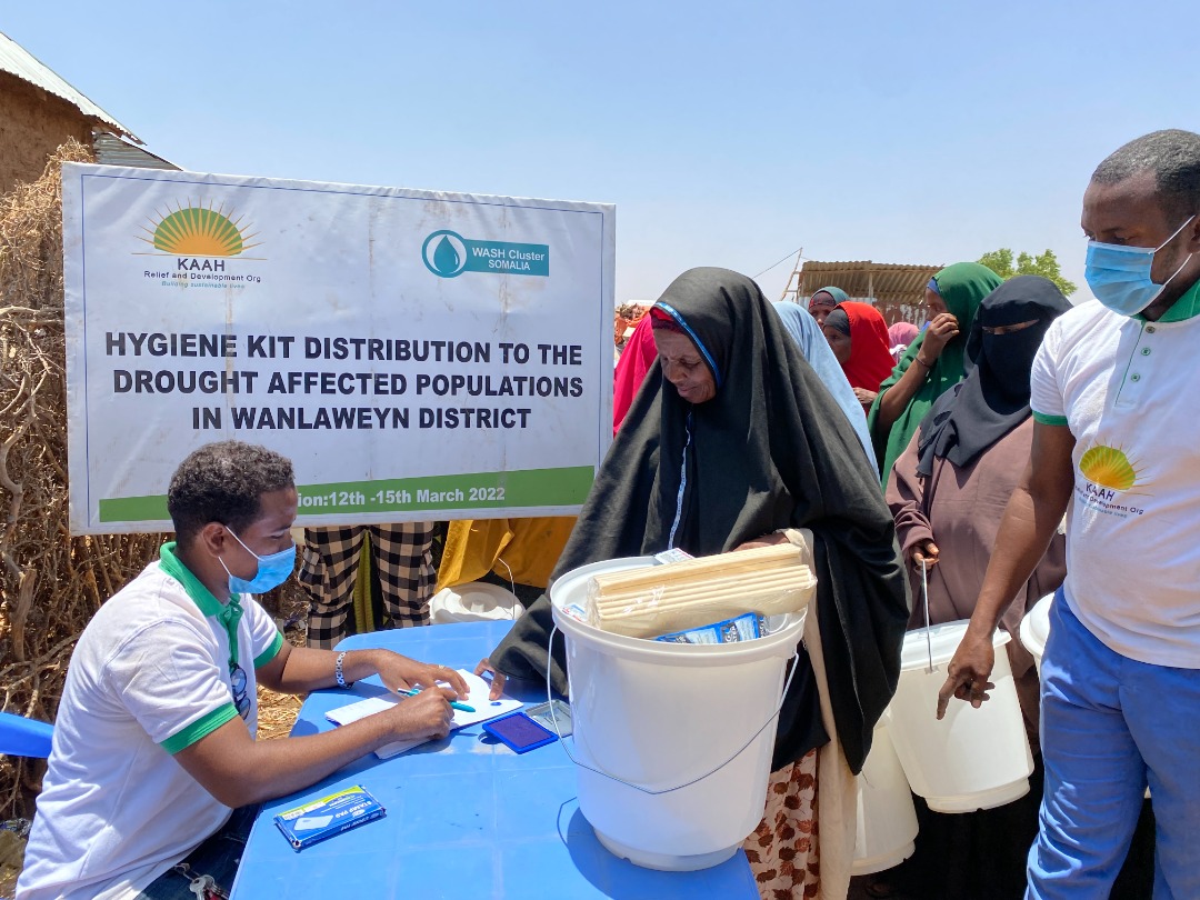 KaahRelief's tweet photo. Provision of Hygiene kits in Wanlaweyn District,lowershabelle ,SWS incollaboration with KAAH &amp; WASH CLUSTER SOMALIA.
Duration: 12-15 march 2022 @unicefsomalia @WASHCluster_Som @USADF https://t.co/sHNeXxe8nz