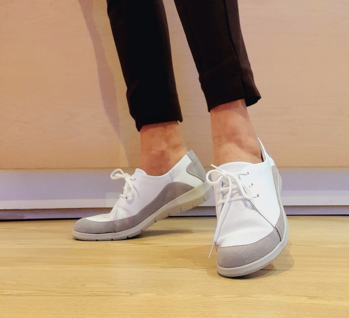 C/Villarroel,231
calzadosaludable.com 
#deportivo #zapato #sandalia #zueco