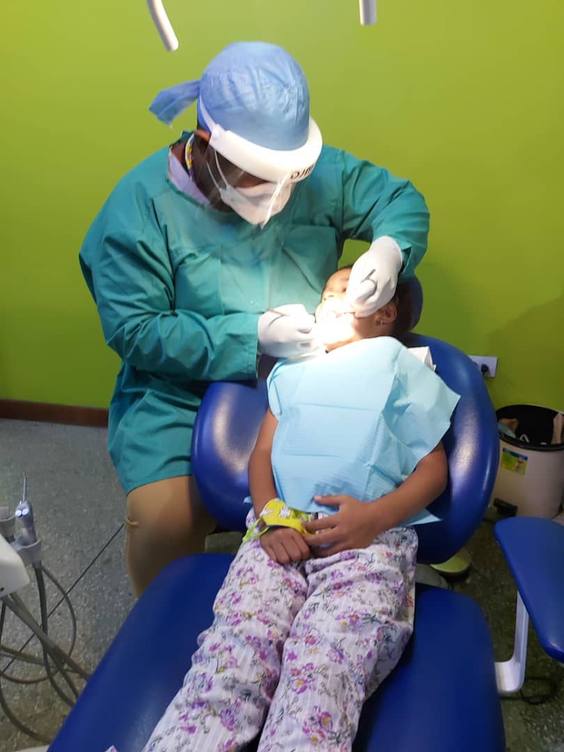 Reparar la sonrisa de un paciente es nuestra forma de sentirnos realizadas ''Feliz día mundial de la salud bucal'' <a href="/Cubacooperabol2/">Brigada Médica 🇨🇺 Bolívar🇻🇪</a> <a href="/cubacooperaven/">Brigada Médica Cubana en Venezuela</a> @IlinoCd <a href="/Aliuska56491297/">#PrincesaGuerrera</a> <a href="/SanchezDiovanis/">Diovanis Sanchez Rodriguez</a> <a href="/DonaisDebrosse/">Donais Debrosse</a> <a href="/Daylis64771301/">Daylis</a> <a href="/Yaimara68847784/">Yaimara</a>