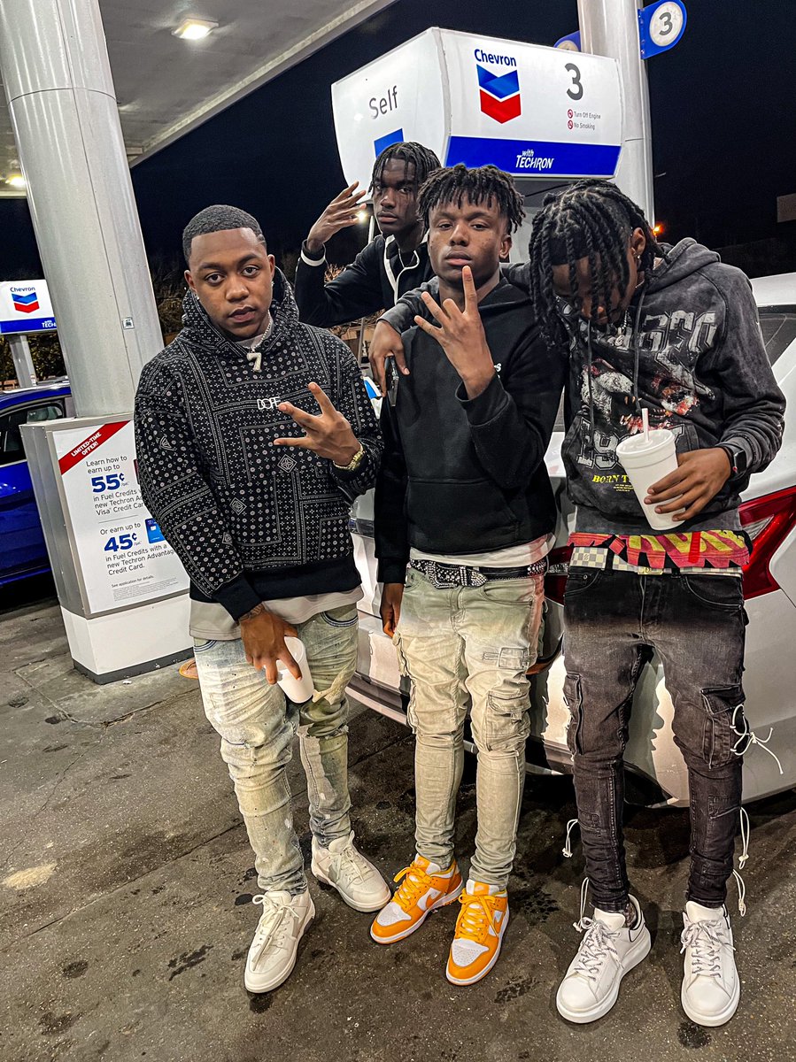 bj50_'s tweet photo. i taught these niggas so much i should be working at a college🤍 https://t.co/i39sbCdu0K