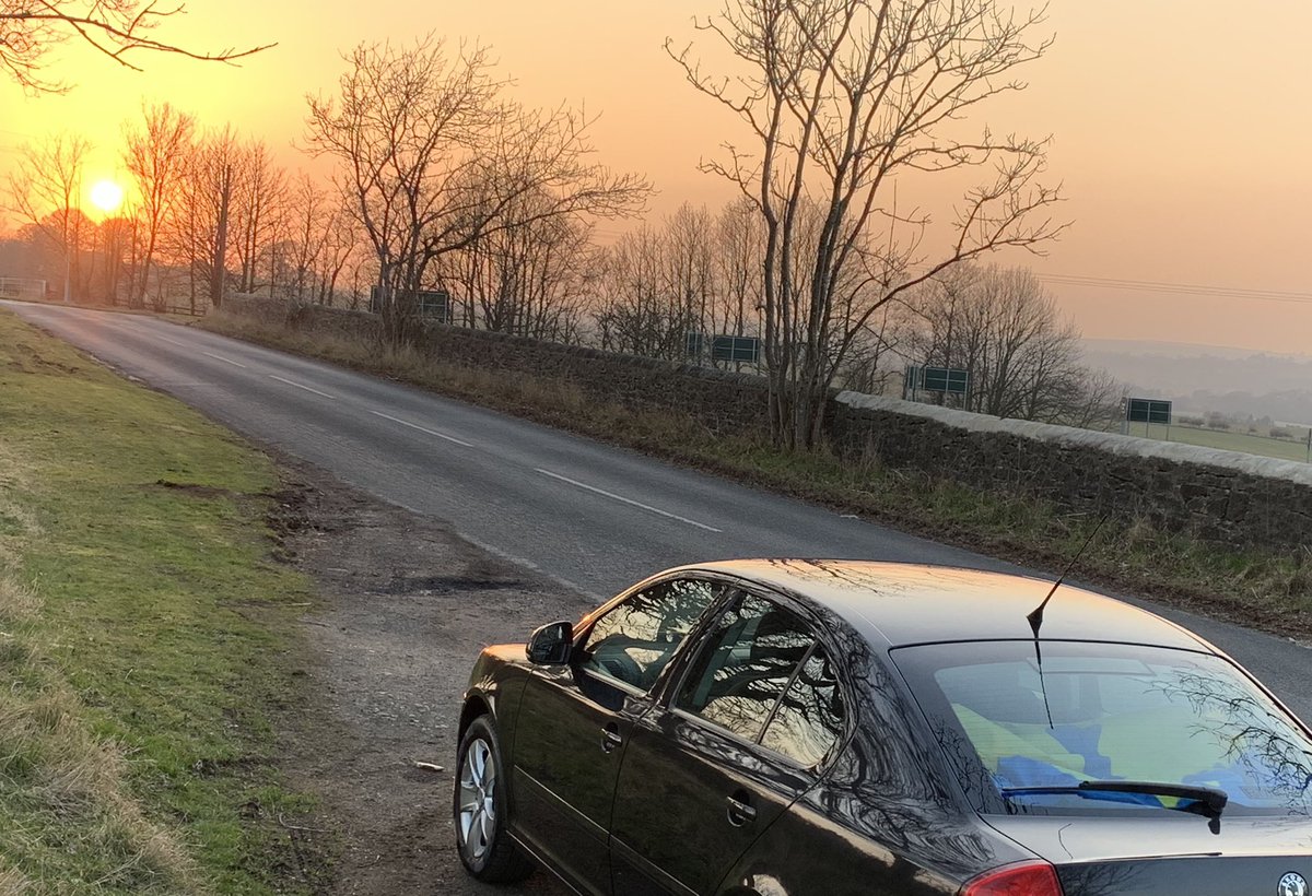stevieguitar40's tweet photo. Sun going down on St.Cuthert’s Day ~ Co.Durham Day #sunset #Durhamflag #Durham #NorthEast https://t.co/KCIsXuqpZv