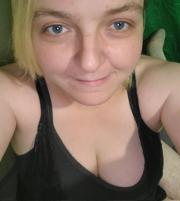 We are live on https://t.co/MrUOujtjLF naughtycouple858789 cum check us out we got a new girl #chaturbate<a href="/tag/chaturbate"class="tags"><span>#chaturbate</span></a><a href="/tag/camgirlz"class="tags"><span>#camgirlz</span></a>