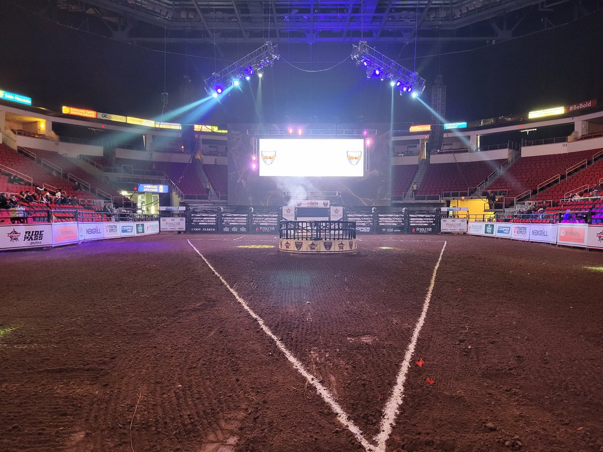 Just_a_Photog's tweet photo. Time for something different, but kinda the same! #notmyfirstrodeo #pbr #partoftheshow https://t.co/nv6DSZEFqI
