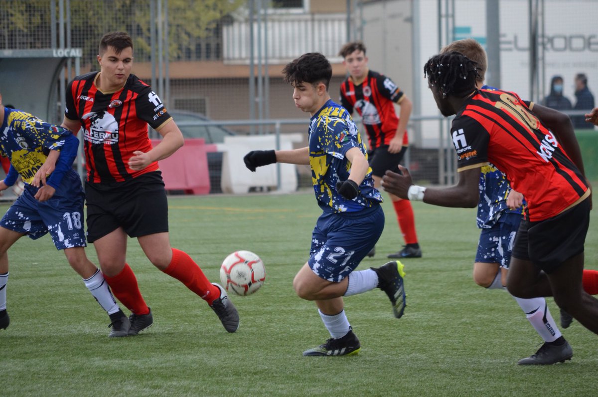 cf_ondarreta's tweet photo. ¡¡¡VICTORIA!!!

Victoria a domicilio ante el @arroyo_cd por 1-3 con goles de Andrés, Adrián y Jorge. 

La próxima jornada recibimos al @DeporLibertad el sábado a las 15:30 en el Vicente del Bosque.  

#VamosOndarreta 💙💚 https://t.co/v42n9Za0V6
