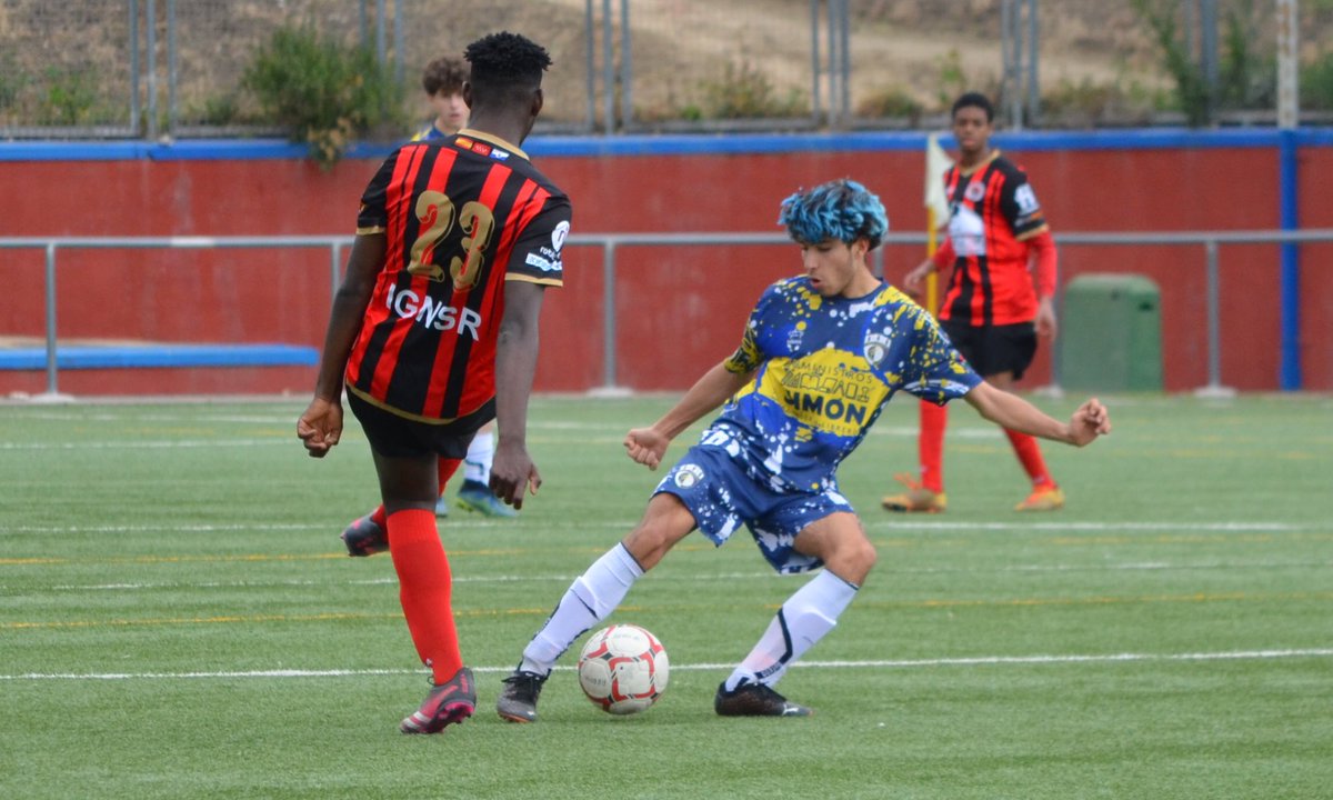 cf_ondarreta's tweet photo. ¡¡¡VICTORIA!!!

Victoria a domicilio ante el @arroyo_cd por 1-3 con goles de Andrés, Adrián y Jorge. 

La próxima jornada recibimos al @DeporLibertad el sábado a las 15:30 en el Vicente del Bosque.  

#VamosOndarreta 💙💚 https://t.co/v42n9Za0V6