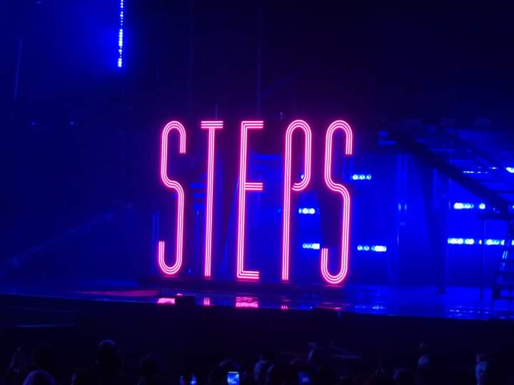 Marky3330's tweet photo. C'mon @OfficialSteps @MrSteveAnderson @Faye_Tozer @llatchfordevans @_ClaireRichards @Ianhwatkins @LSLofficial tell me WHEN the DVD/CD of the #WTFHTour be out! I need this in my collection ❤️❤️ #Steps #StepsLive #Steps25 https://t.co/aErCykL9mR