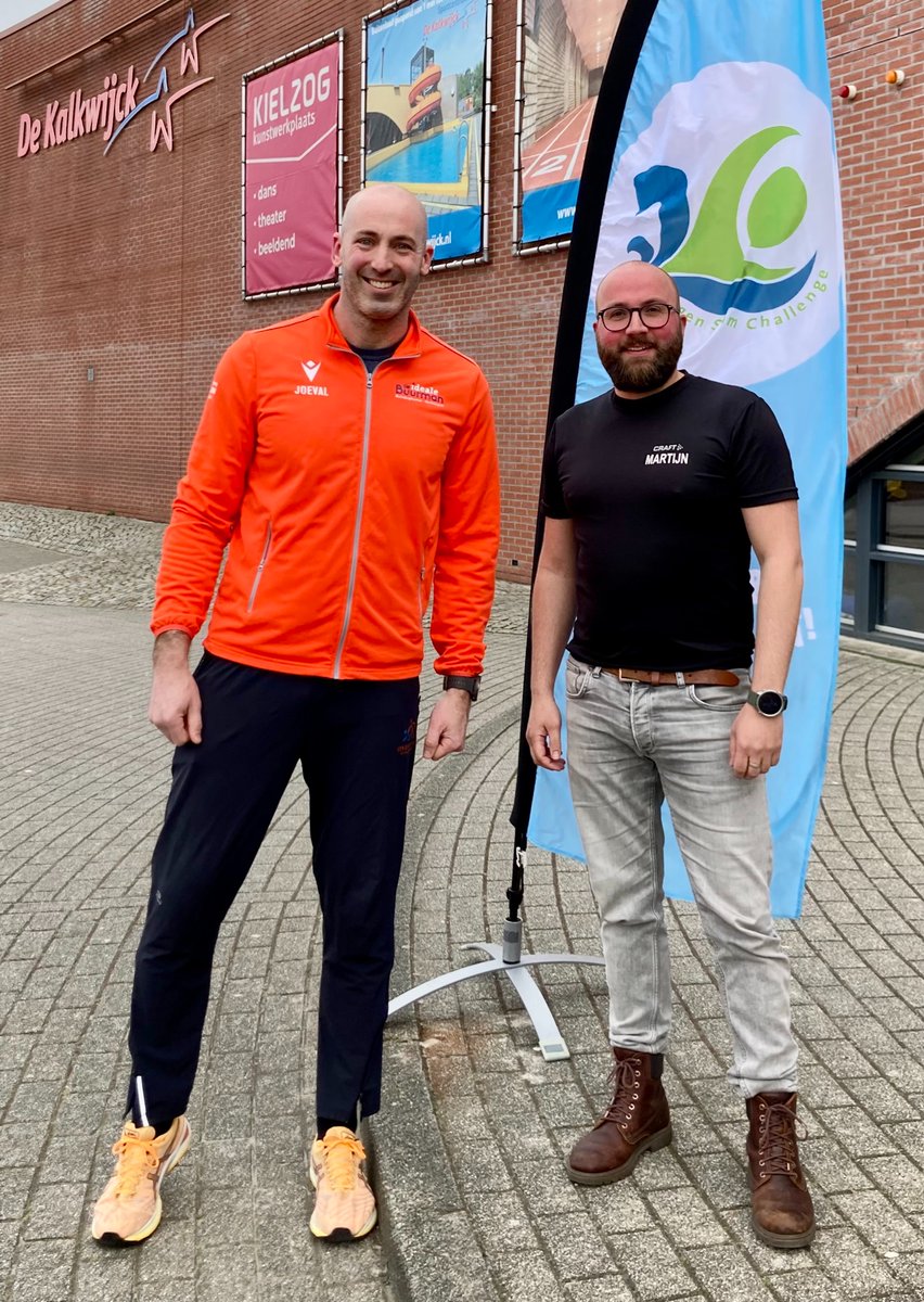 GroSwiCha's tweet photo. Deze twee zwemtrainers (Joeval Benjamins en Martijn Meier) hebben zich vandaag ingezet voor de @GroSwiCha en @UMCGKankerfonds om de beginnende borstcrawl zwemmer een beetje op weg te helpen, met succes! We kijken terug op een geslaagde middag. https://t.co/FIdABh1gQ5