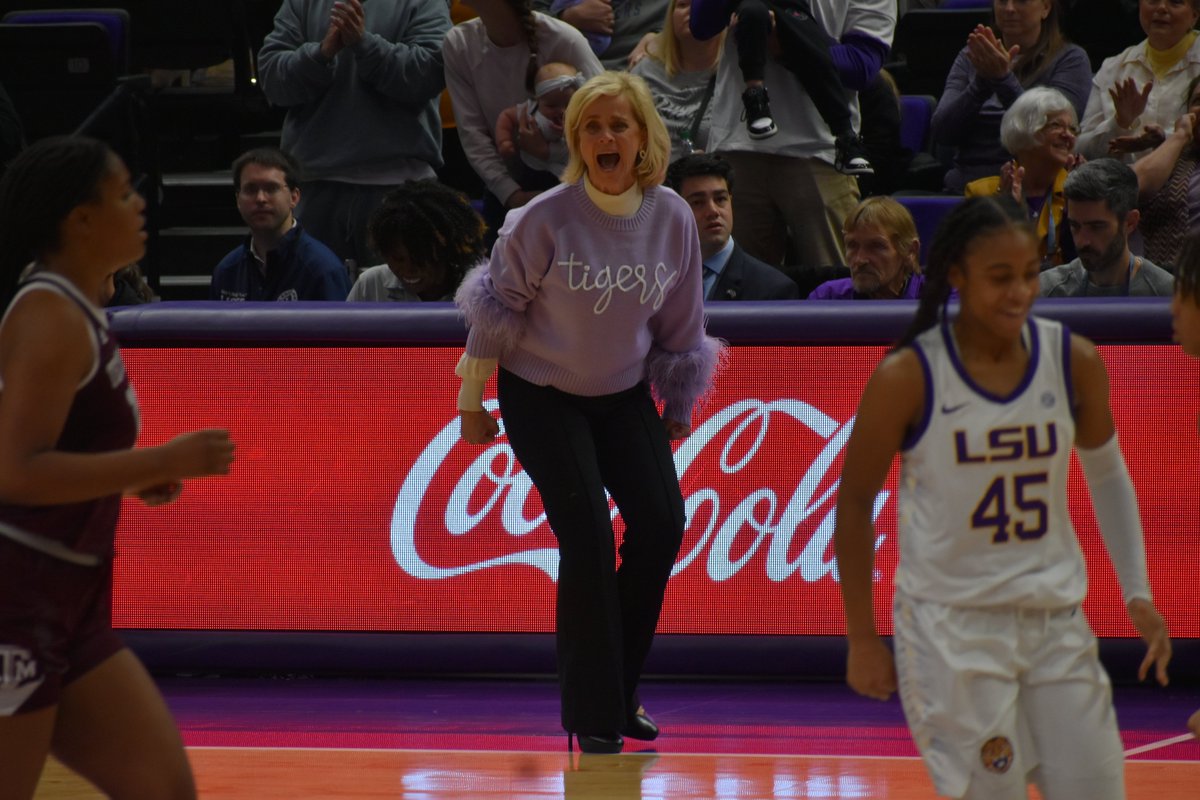 AlexattheBox's tweet image. To Congratulate the women's basketball team's success, I will deviate from baseball photos in this post. Here are photos from the women's basketball game against Texas A&amp;amp;M on 1/2/22.
#LSU #basketball 
@AlexisMorrisWBB