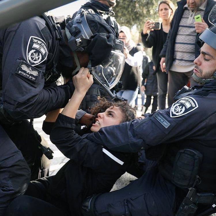 AyaIsleemEn's tweet photo. The eyes of that Palestinian girl tell you everything https://t.co/nwxBUUO2nR