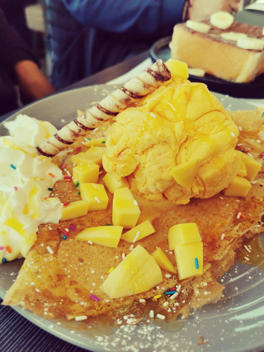 CHarnandan's tweet photo. Amazing food and service...and DESSERT at Destiny Asian Fusion in Markham. Highly recommend! https://t.co/qoOfqxcwRe