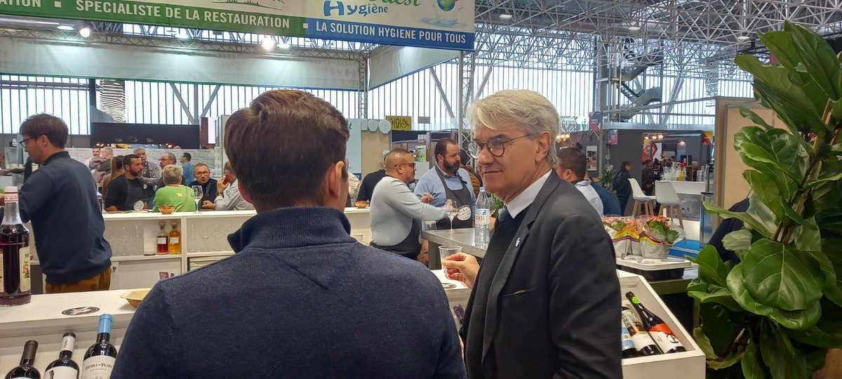 PierreCabarefr's tweet photo. Ce matin je me suis rendu au Salon des Métiers de l'Alimentation et de l'Hôtellerie-Restauration #smarht, un moment d'échange avec les entrepreneurs locaux et nationaux. Une fierté française. https://t.co/kcBcpEQUbU