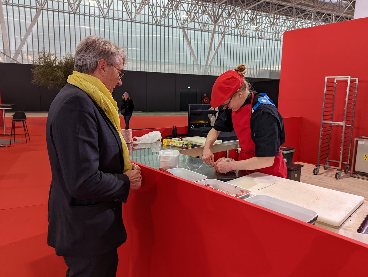PierreCabarefr's tweet photo. Ce matin je me suis rendu au Salon des Métiers de l'Alimentation et de l'Hôtellerie-Restauration #smarht, un moment d'échange avec les entrepreneurs locaux et nationaux. Une fierté française. https://t.co/kcBcpEQUbU