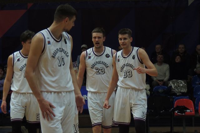 "Новомосковск" нанёс поражение курским "Русичам"
tula-sport.ru/news/52627