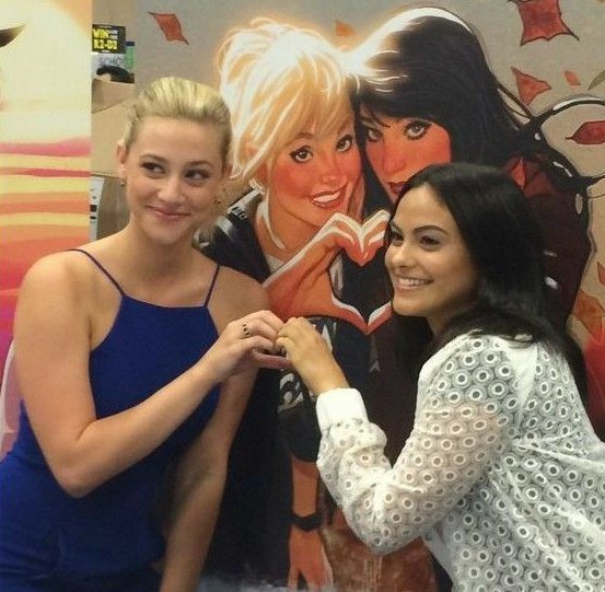 thank you sm guys for the 400 followers, all love and support
cami and lili loves you like me<3