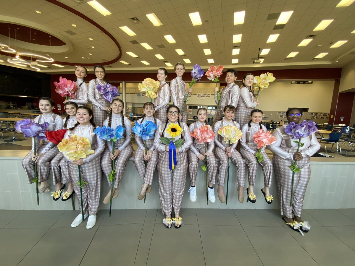 draked_'s tweet image. Lake Winterguard finishes their season in style and in support of our teachers that have family in Ukraine and all those in Ukraine, dedicate their performance to them! Proud of you!#daisyproject @Clear_LakeHS @CharacterStrong @CharacterDotOrg @