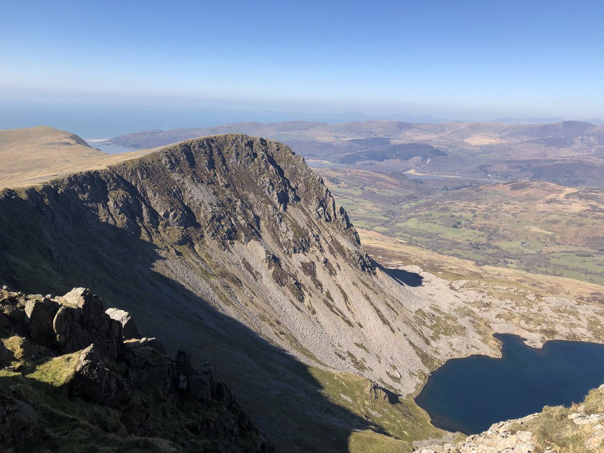 HeleddAngell's tweet photo. Blue skies are back 😎 #cadairidris https://t.co/jor4LGunNI