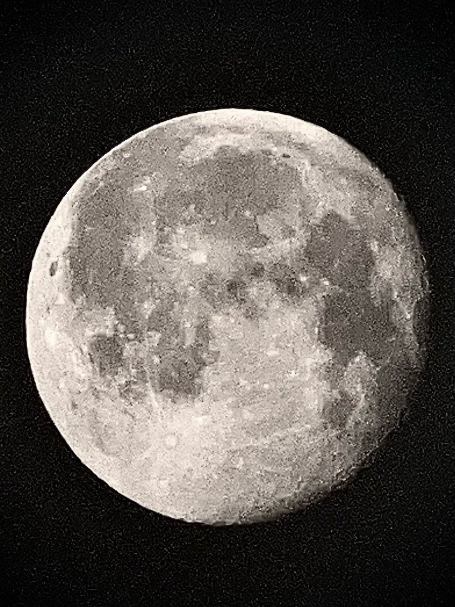 berth_al's tweet photo. Stanotte..la luna vista dal mare... Immagine concessa da un amico che l'ha realizzata.. #LUNA #spettacolo #fotografia #meraviglia #guardacheluna https://t.co/qsAfm7ie1i