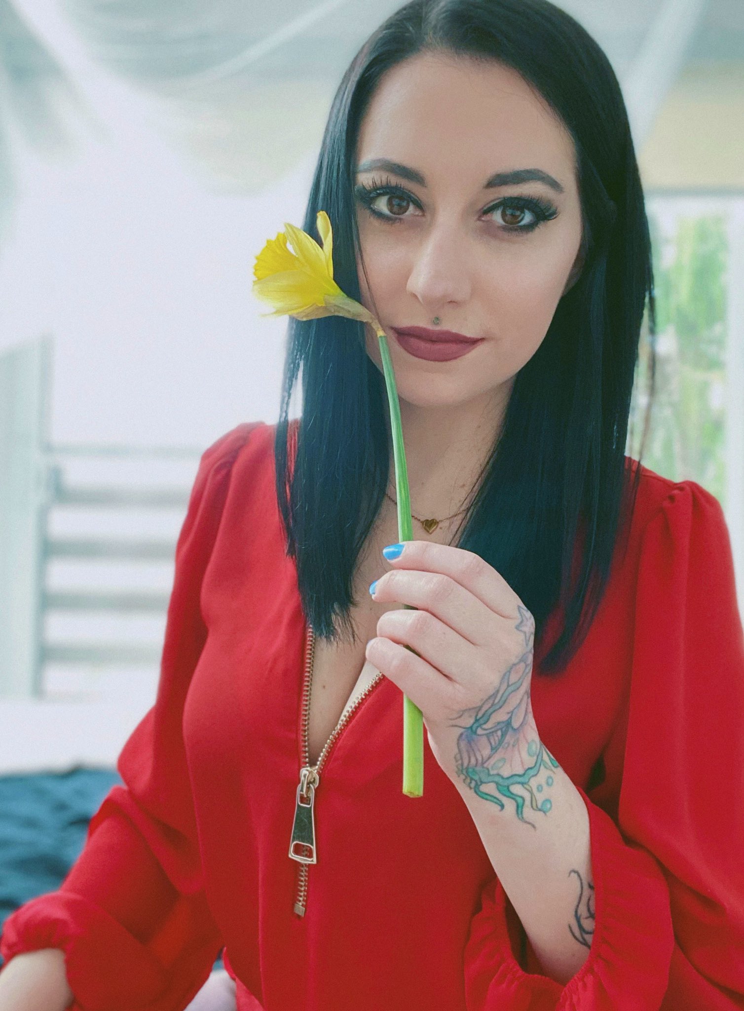 TW Pornstars - 1 pic. Allesandra Snow 🏔. Twitter. Happy 1st day of Spring, Pike Place Market was