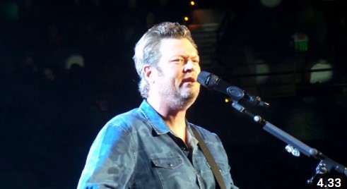 SHEFANI_News's tweet photo. Blake Shelton - 'Mine Would Be You' - Live at 'TaxSlayer Center', Moline, IL, USA (v1) (02.23.2018) @blakeshelton @gwenstefani #Shefani #Gwake https://t.co/r0HOosSWpn https://t.co/FiGdbEaBx4