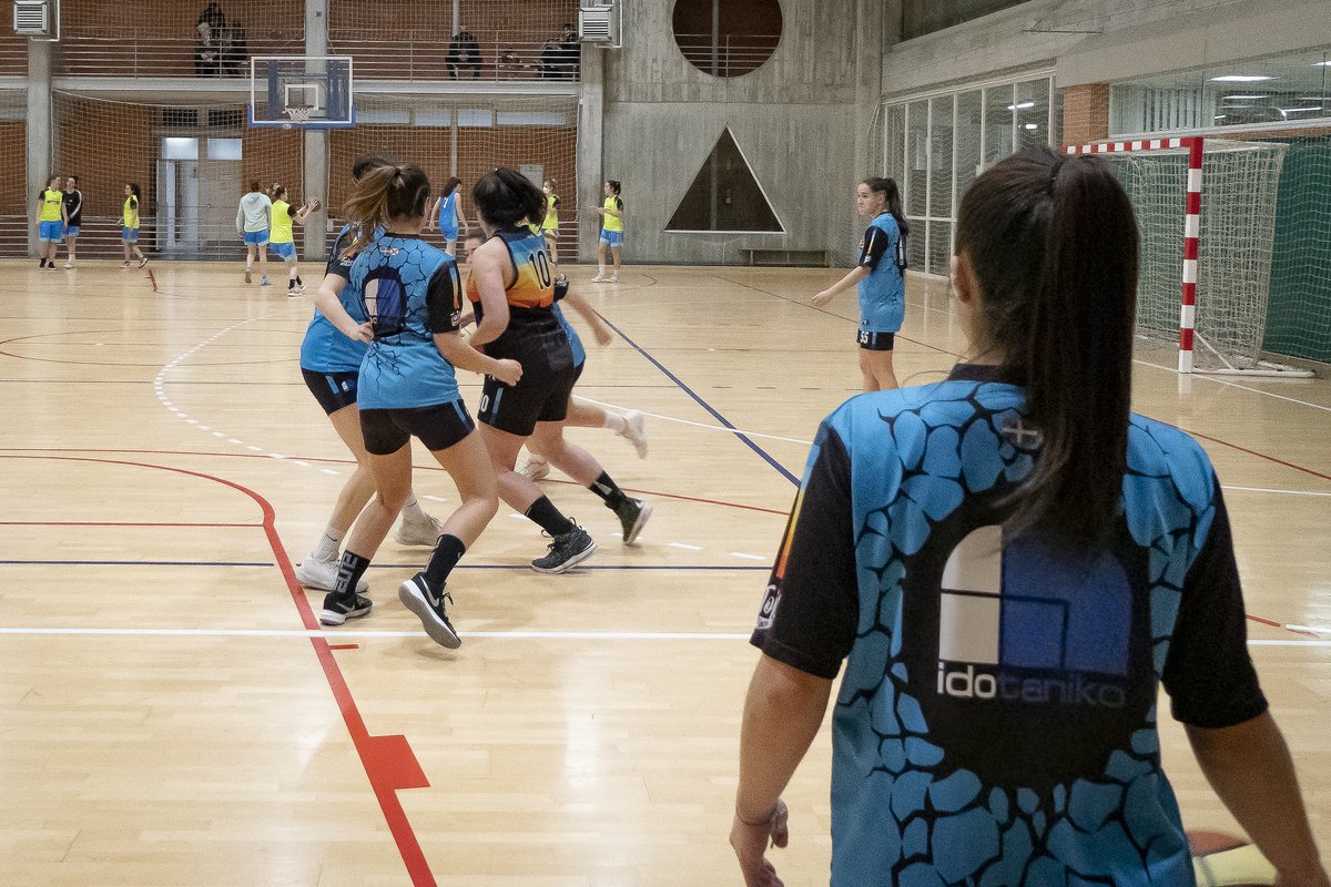🏀 Senior primera femenina
⛹️‍♀️ <a href="/idotaniko/">Idotaniko®</a> Toju 00
🆚 <a href="/dxtmarias/">Dxt Marias</a>
✅ 47 - 52
ℹ️ Unos últimos 10 minutos muy buenos le sirven al Toju 00 para llevarse el partido ante un muy serio Marias.