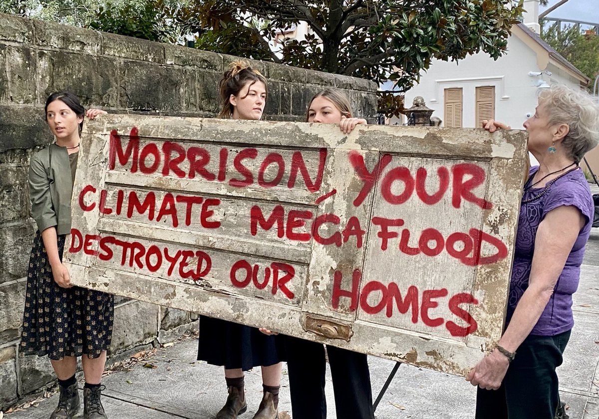 XRebellionAus's tweet photo. 💥 BREAKING 💥

Nine survivors of Lismore’s fossil-fuelled megafloods have dumped flood-destroyed possessions outside @ScottMorrisonMP’s official Sydney residence, Kirribilli House. 

FOSSIL-FUELLED FLOODS = 
FOSSIL-FUELLED DEVASTATION https://t.co/Hc4thSHIrE