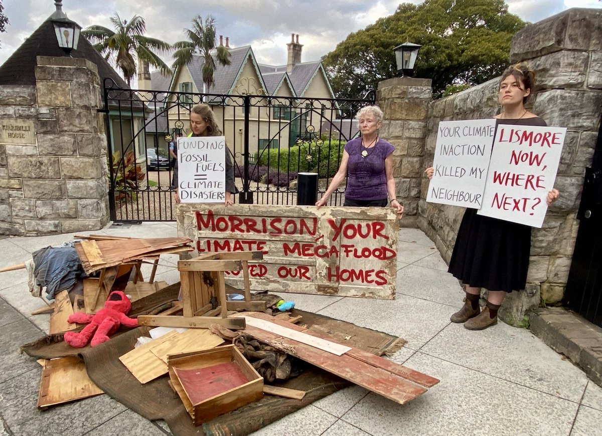 XRebellionAus's tweet photo. 💥 BREAKING 💥

Nine survivors of Lismore’s fossil-fuelled megafloods have dumped flood-destroyed possessions outside @ScottMorrisonMP’s official Sydney residence, Kirribilli House. 

FOSSIL-FUELLED FLOODS = 
FOSSIL-FUELLED DEVASTATION https://t.co/Hc4thSHIrE