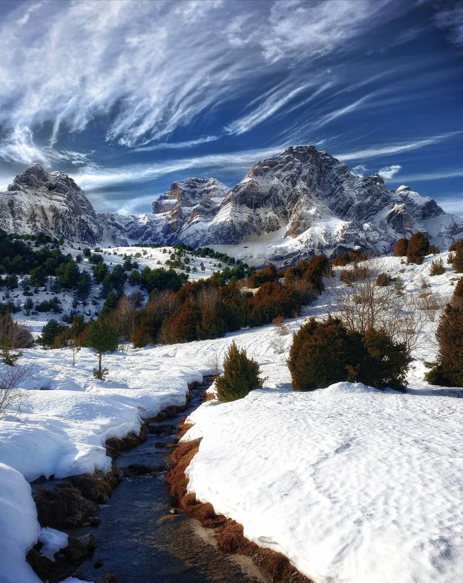 Camino al Ibón de Piedrafita bajo la atenta mirada de Peña Telera 🏔

// Imagen de iristhalia91

#Fotografía #Pirineo