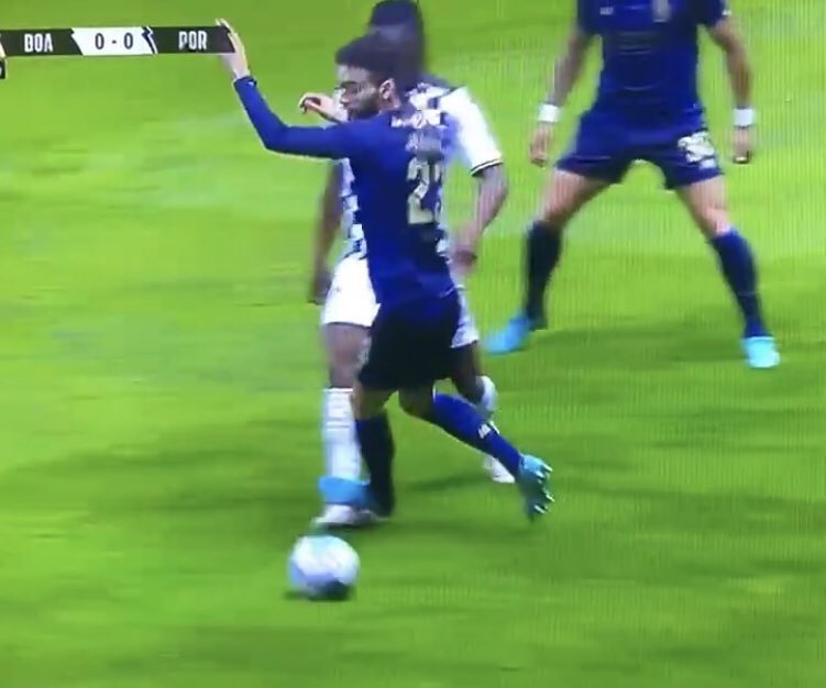 SamFonsecaa's tweet photo. Bragança and Tabata = Red Card

FC Porto = No card https://t.co/Zg0cxvcY9e
