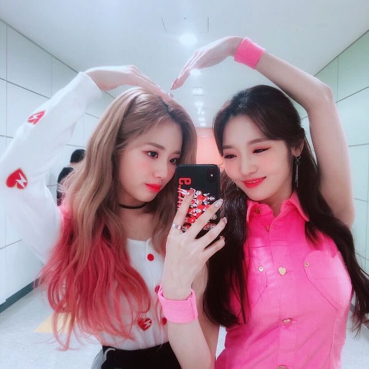 iPatJisun's tweet photo. happy birthday to our lovely jiwon ♡ 
#HAPPY_JIWON_DAY
#PrincessJiwonDay 
#아기토끼_박지원_벌쓰데이 https://t.co/lv67F6zWND
