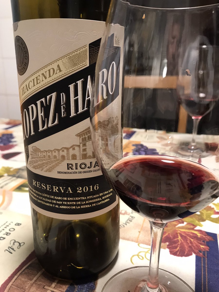 Avui hem obert i compartit aquest #reserva2016 #rioja amb les varietats #tempranillo #graciano  #winelover #wine #winetourism <a href="/lopezdeharowine/">H. López de Haro</a> <a href="/montserratmassa/">Montserrat Massana</a>