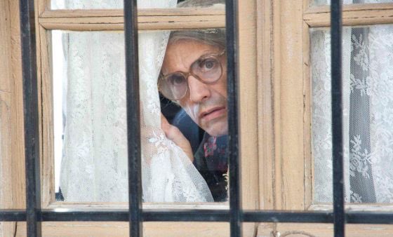 cookietriki's tweet photo. Al ampliar la foto de 1885, vi que en esa ventana había alguien que me miraba.
#CuartoMilenio @navedelmisterio https://t.co/5B6wIfHUbf