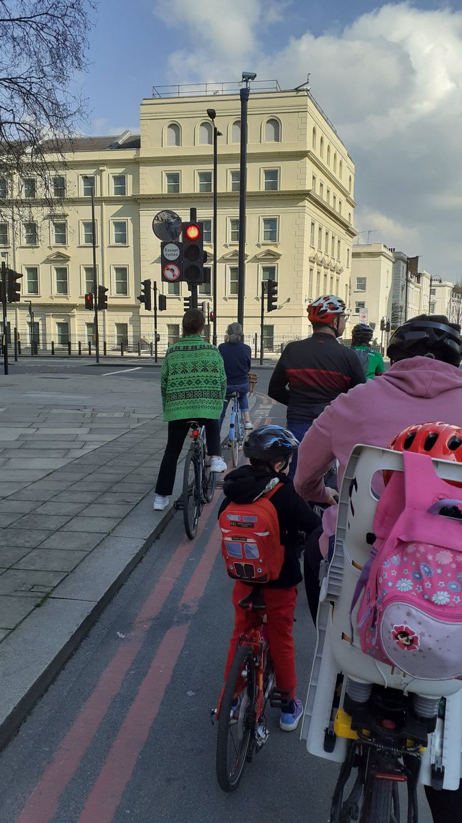 wandscycling's tweet image. A perfect day for a group ride along the Thames ☀️ Meeting other cycling enthusiasts 💚🧡💙, looking at great cycling infrastructure 🚲 and of course have cake! 🍰
There will be more rides soon.
Watch this space! 
#SpringRide #LoveYourBike #NewFriends #NeverEnoughCake
