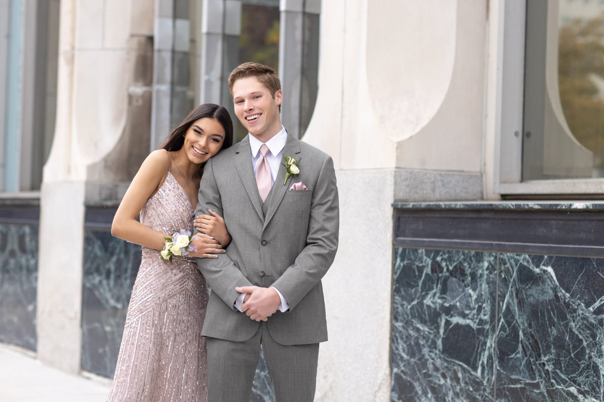 ETCboutiqueks's tweet image. Make your prom memorable with the perfect fit and color to complement your date or just to stand out from the crowd. #tuxedorentals #tuxedo #promtux #promtuxedo