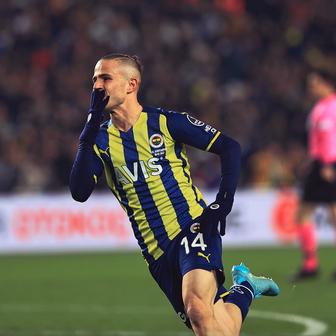 pelkas's tweet photo. Feeling always happy scoring for my team especially while winning the game in the last minutes💛💙 #YasaFenerbahce #DP14 https://t.co/lPiboQxPOC