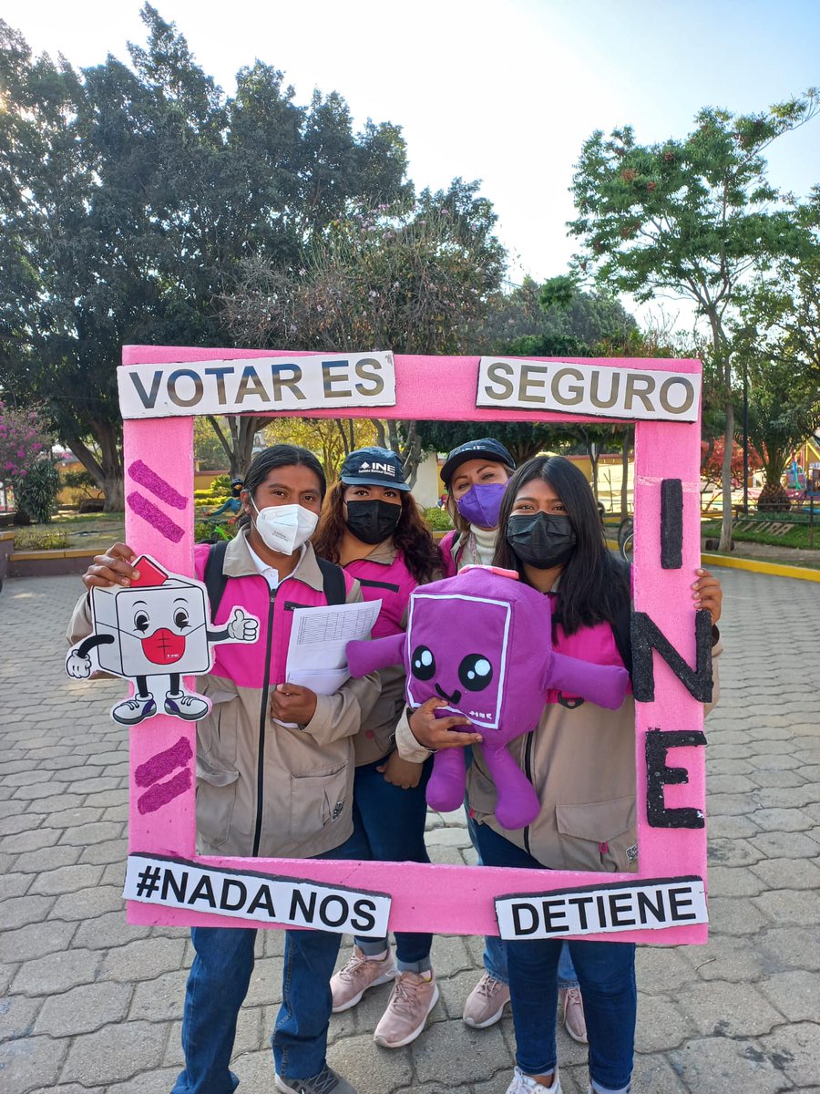 INE_Oaxaca's tweet photo. Familias enteras y amig@s pudieron ser participes de esta 🚴‍♂️"Rodada por la Participación Ciudadana"🚴‍♀️, y realizaron un llamado a las (os) oaxaqueñas (os) a acudir a las urnas 🗳 y ejercer su derecho al #voto en las #Elecciones2020MX así como la #RevocacionDeMandato.🙋‍♀️🗳🙋 https://t.co/Hg5Bscfgef
