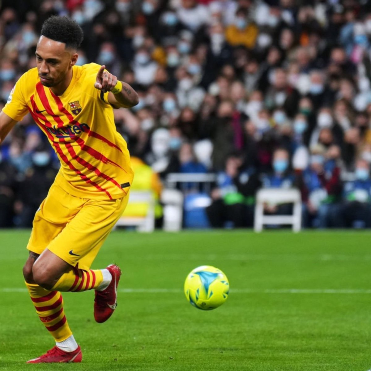 InvictosSomos's tweet photo. ¡¡REAL MADRID 0-4 FC BARCELONA!! ¡¡DOBLETE DE PIERRE-EMERICK AUBAMEYANG!! ¡¡LA XAVINETA ESTÁ HACIENDO LO QUE QUIERE CON EL LÍDER DE LA LIGA!! ¡¡0-4!! ¡¡0-4!! ¡¡BAÑO HISTÓRICO!! ¡¡MENEO PARA LOS LIBROS!! ¡¡NUEVO BAILÉ CULÉ EN EL SANTIAGO BERNABÉU!! ¡¡ESTO ES UNA LOCURA!! https://t.co/oYr1jWSpMa